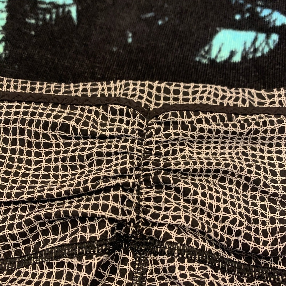 Like New LuLuLemon Athletica Black/White Leggings - Picture 5 of 11